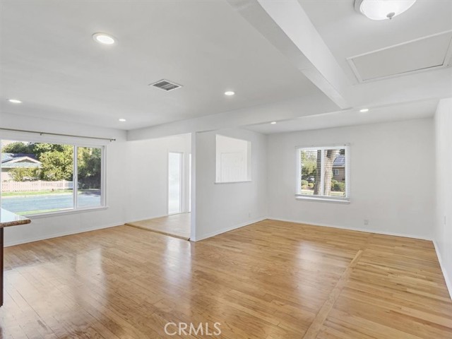 Detail Gallery Image 3 of 25 For 7767 Independence Ave, Canoga Park,  CA 91304 - 3 Beds | 2 Baths