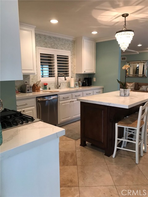 Detail Gallery Image 6 of 29 For 75 Claremont, Long Beach,  CA 90803 - 4 Beds | 4 Baths