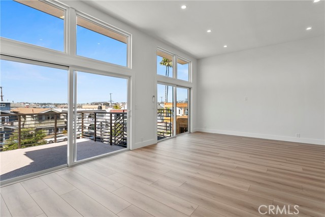 Detail Gallery Image 3 of 25 For 913 E Balboa Blvd #C,  Newport Beach,  CA 92661 - 3 Beds | 3 Baths