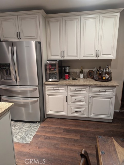 Detail Gallery Image 5 of 13 For 815 E Magnolia, Burbank,  CA 91501 - 4 Beds | 2 Baths