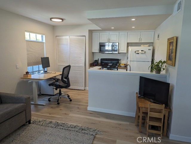 Detail Gallery Image 9 of 10 For 730 Eastshore #1,  Chula Vista,  CA 91913 - 1 Beds | 1 Baths