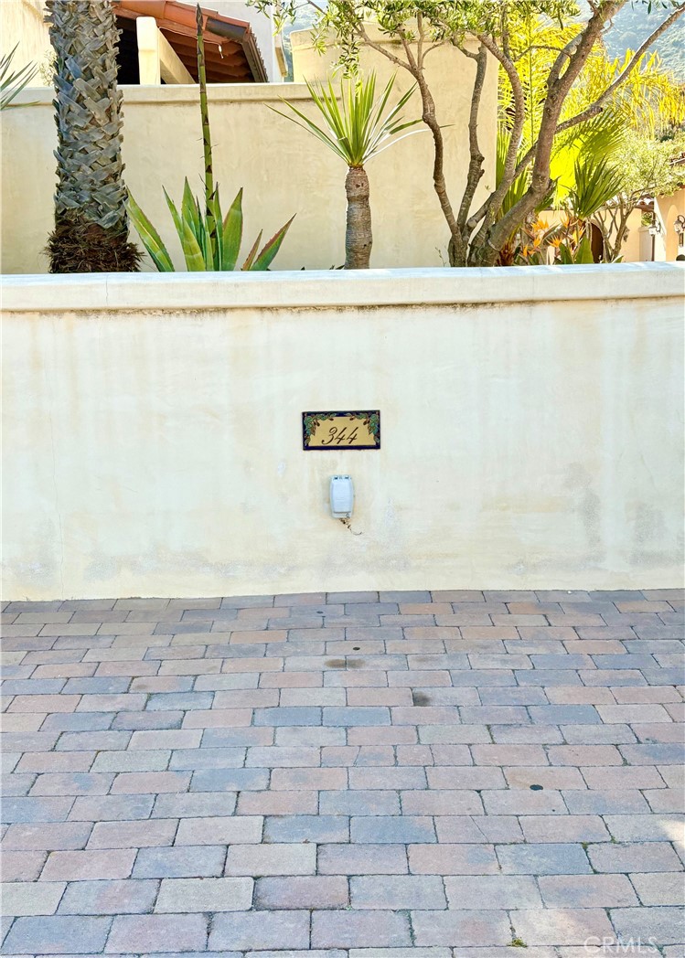 https://media.crmls.org/medias/4b758d91-0803-4c6b-9e47-fd05cabc2a66.jpg?preset=X-Large