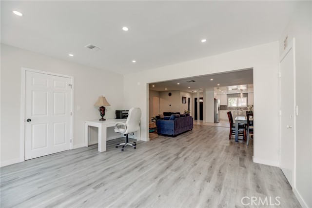 Detail Gallery Image 18 of 51 For 19847 Arminta St, Winnetka,  CA 91306 - 5 Beds | 3 Baths
