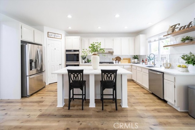 Open Kitchen w/ Center Island