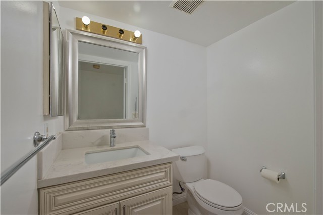 Detail Gallery Image 6 of 35 For 21023 1/2 Gault St #7,  Canoga Park,  CA 91303 - 3 Beds | 2/1 Baths