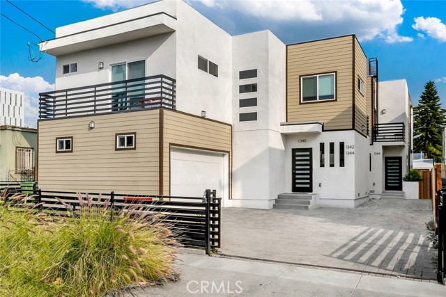 Detail Gallery Image 1 of 36 For 1344 N Kenmore, Los Angeles,  CA 90027 - 3 Beds | 3/1 Baths