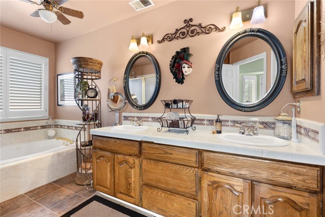 Detail Gallery Image 8 of 49 For 297 Saint Augustine Dr, Chico,  CA 95928 - 3 Beds | 3 Baths