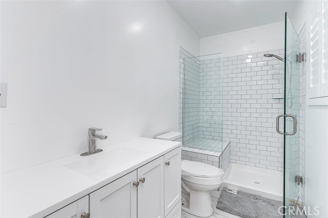 715 S Norton Avenue, Los Angeles CA: https://media.crmls.org/medias/4b7a4c46-85ae-4261-b510-db4bf0ffe1d9.jpg