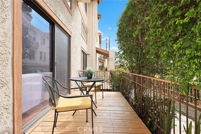 Detail Gallery Image 3 of 14 For 1006 Arcadia Ave #D,  Arcadia,  CA 91007 - 2 Beds | 3 Baths