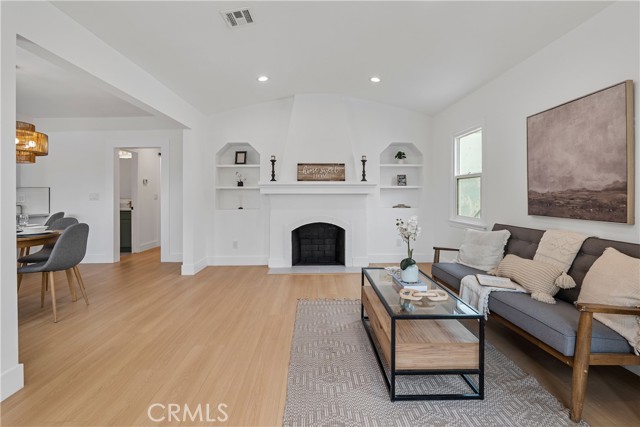 6239 Cimarron Street, Los Angeles CA: https://media.crmls.org/medias/4b7a8c4d-1ae0-4b0b-a2dc-4f20938a430c.jpg