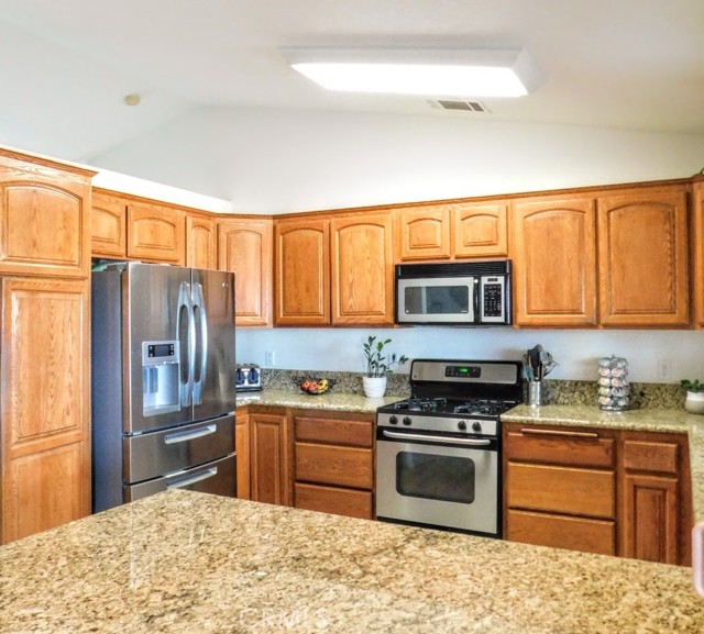 Detail Gallery Image 4 of 13 For 58300 Yucca Trl, Yucca Valley,  CA 92284 - 4 Beds | 2 Baths