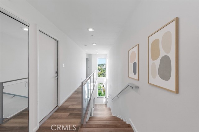 5220 Medina Road, Woodland Hills CA: https://media.crmls.org/medias/4b7bc29c-67ae-4272-9403-071bfa5838db.jpg