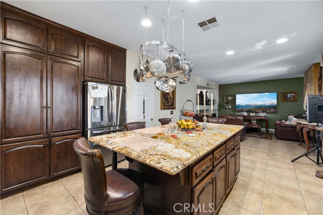 Detail Gallery Image 9 of 29 For 3734 Las Palmas, Palmdale,  CA 93550 - 5 Beds | 3 Baths