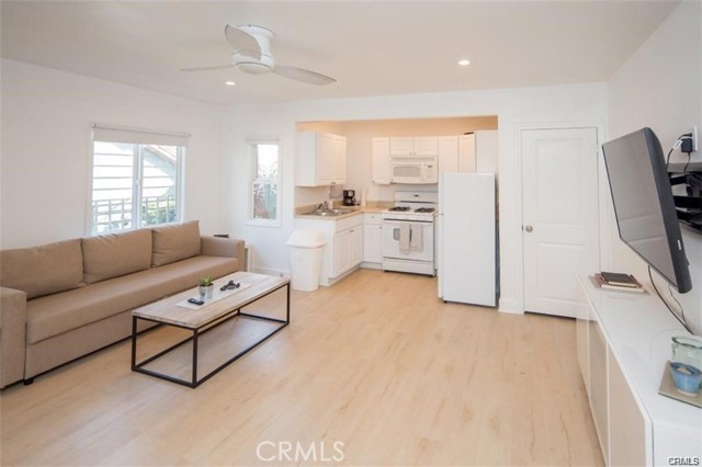2324 S Coast, Laguna Beach CA: https://media.crmls.org/medias/4b7cc46d-1383-455f-be16-186c1d56ab42.jpg