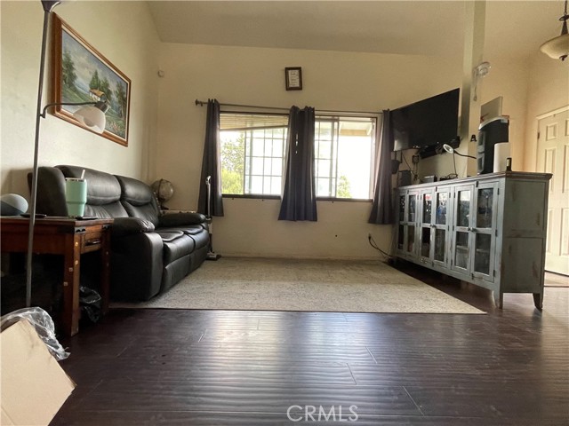 22510 Eagle Way, Tehachapi CA: https://media.crmls.org/medias/4b7d074d-0517-4c08-ab2c-00081c4c7891.jpg