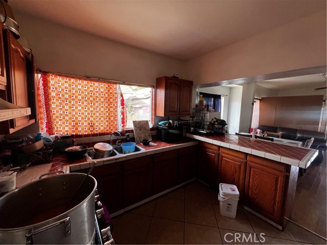 Detail Gallery Image 19 of 34 For 910 E 19th, Long Beach,  CA 90806 - 4 Beds | 3 Baths