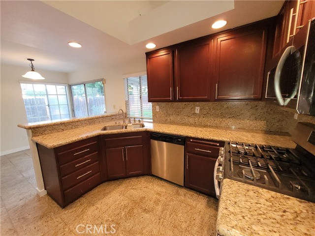 13611 Amanda Street, Fontana CA: https://media.crmls.org/medias/4b7da7eb-c94c-424f-9212-544ff09924f3.jpg