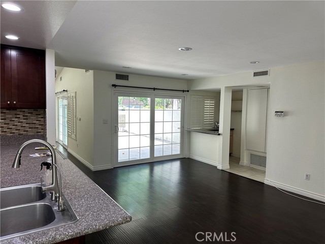 22309 James Alan Circle, Chatsworth CA: https://media.crmls.org/medias/4b7de657-889b-414d-9474-7bab138dd158.jpg
