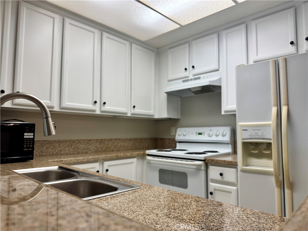 432 Edgehill - photo 10