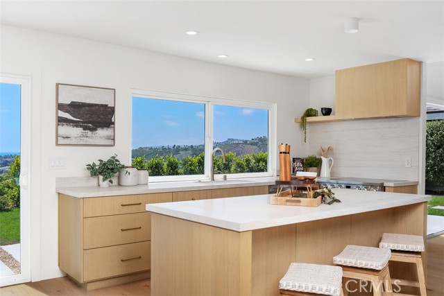 317 Calle Familia, San Clemente CA: https://media.crmls.org/medias/4b7e9ce9-23a1-43ba-8ad9-d244246d4574.jpg