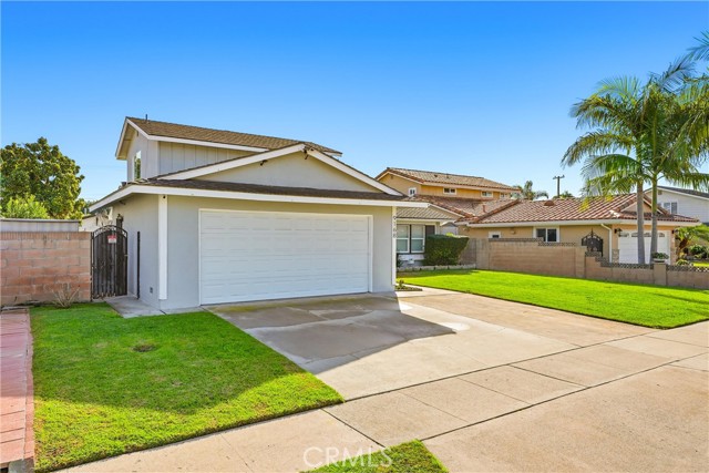 Detail Gallery Image 3 of 34 For 9168 El Colorado, Fountain Valley,  CA 92708 - 5 Beds | 2 Baths