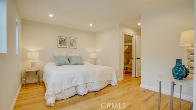 Detail Gallery Image 29 of 57 For 22914 Gershwin Dr, Woodland Hills,  CA 91364 - 5 Beds | 4/1 Baths