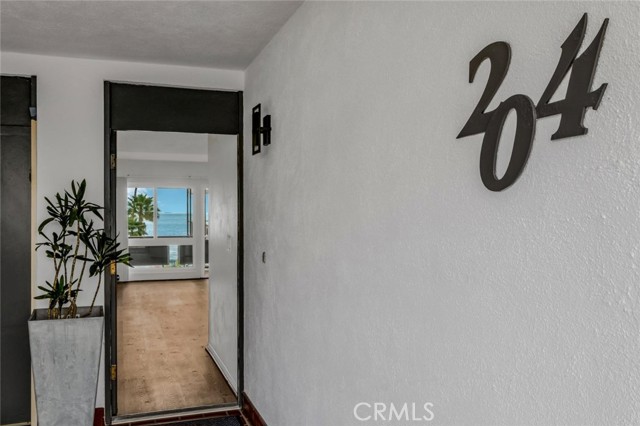330 Cliff Drive, Laguna Beach CA: https://media.crmls.org/medias/4b806a58-e816-470d-a4ae-41f54f0cb672.jpg