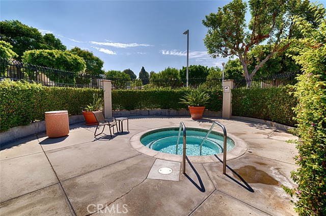 Detail Gallery Image 44 of 49 For 215 S Cross Creek Rd #E,  Orange,  CA 92869 - 1 Beds | 1 Baths