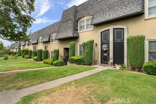 571 La Verne Street, Redlands CA: https://media.crmls.org/medias/4b80c88d-1fb7-458a-9596-5268c235d31d.jpg