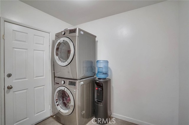 12415 Killion Street, Valley Village CA: https://media.crmls.org/medias/4b80fee4-e3ce-4e18-ab89-02aaa073c65f.jpg