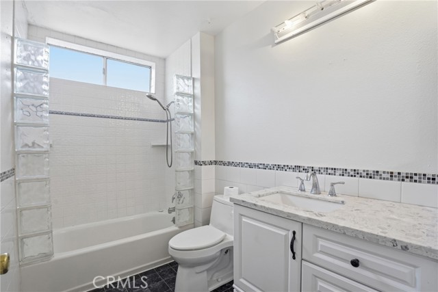 Detail Gallery Image 17 of 30 For 4862 Sevilla Way, Carlsbad,  CA 92008 - 4 Beds | 3 Baths