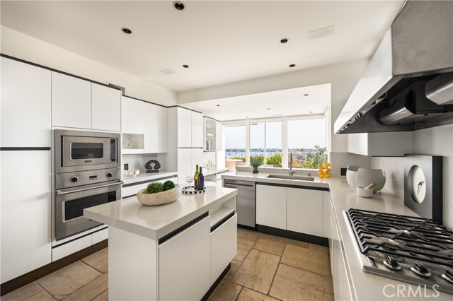 1535 Dolphin Terrace, Corona del Mar CA: https://media.crmls.org/medias/4b82930b-7888-4c58-8713-5aebd26e11d4.jpg