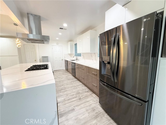 Detail Gallery Image 16 of 39 For 23233 Vanowen St, West Hills,  CA 91307 - 3 Beds | 2 Baths