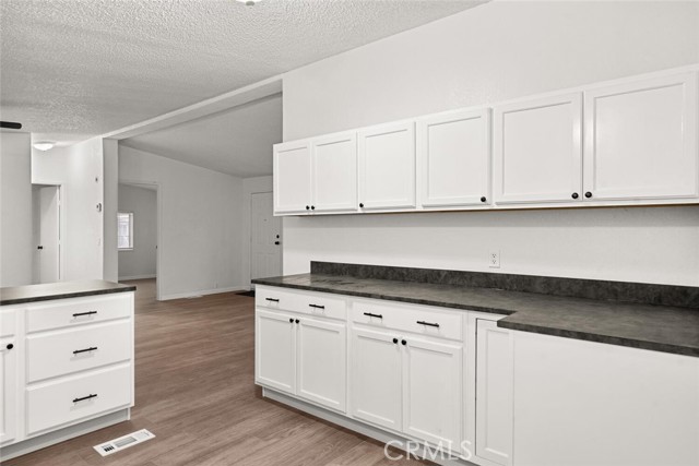 Detail Gallery Image 14 of 31 For 3541 via Medio, Chico,  CA 95973 - 3 Beds | 2 Baths