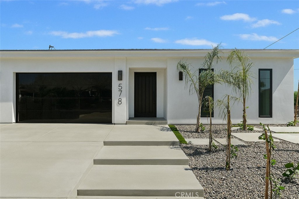 578 W AVENIDA CERCA