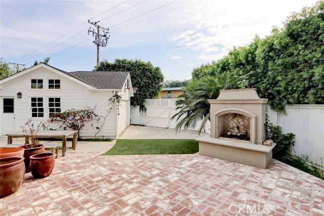 576 27th Street, Manhattan Beach CA: https://media.crmls.org/medias/4b837198-400a-4aa5-9efb-a0cbf5800251.jpg