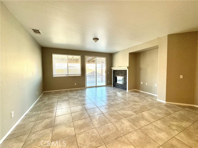 Detail Gallery Image 6 of 24 For 13232 Newport St, Hesperia,  CA 92344 - 4 Beds | 2 Baths