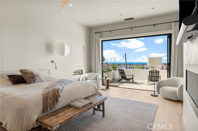 Detail Gallery Image 16 of 40 For 2212 Cliff Dr, Newport Beach,  CA 92663 - 5 Beds | 5/1 Baths
