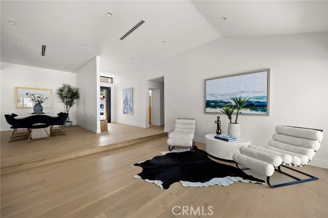 Detail Gallery Image 12 of 27 For 5100 Orrville Ave, Woodland Hills,  CA 91367 - 4 Beds | 3 Baths