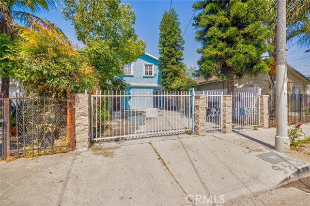9203 Beach Street, Los Angeles CA: https://media.crmls.org/medias/4b86a31a-4a9f-40bb-bd51-726f4c401594.jpg