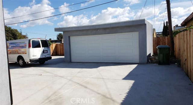 220 W 112th, Los Angeles CA: https://media.crmls.org/medias/4b8730da-3465-4a3f-905b-6d8438227bb7.jpg