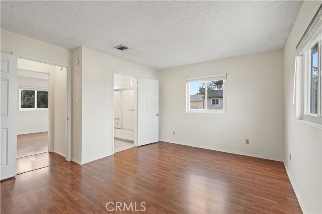 Detail Gallery Image 19 of 26 For 16015 Olympiad Ln #B,  Lake Balboa,  CA 91406 - 2 Beds | 1/1 Baths