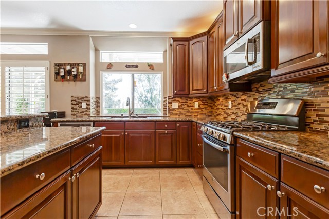 Detail Gallery Image 14 of 38 For 29347 Canyon Rim Pl, Canyon Country,  CA 91387 - 6 Beds | 3 Baths