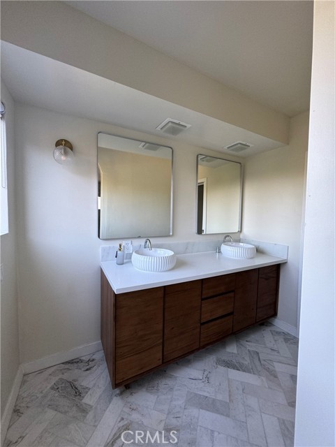 23715 Valley View Road, Calabasas CA: https://media.crmls.org/medias/4b88a8e7-f556-4d04-a445-1bed742199bd.jpg