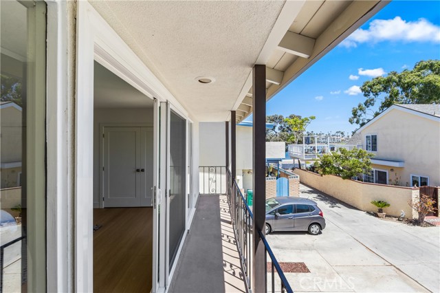 5309 E Appian Way, Long Beach CA: https://media.crmls.org/medias/4b88b0ec-a5e6-42d6-8b48-0ed7b53a8f00.jpg