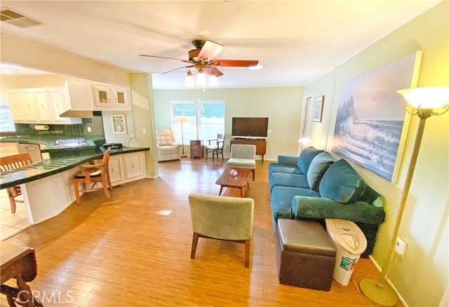 Detail Gallery Image 6 of 12 For 18601 Newland St #101,  Huntington Beach,  CA 92646 - 3 Beds | 2 Baths