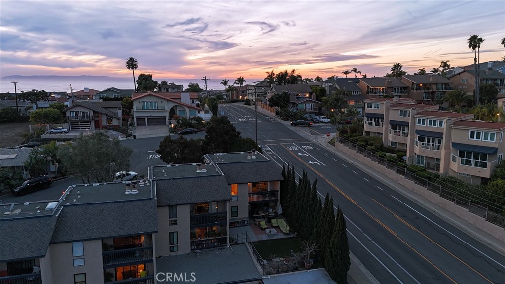 https://media.crmls.org/medias/4b898f7e-47b9-4063-8d45-c99e05f86ee7.jpg?preset=X-Large
