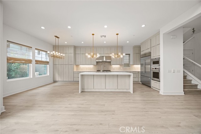 Detail Gallery Image 6 of 28 For 157 Creation St, Irvine,  CA 92618 - 5 Beds | 5 Baths