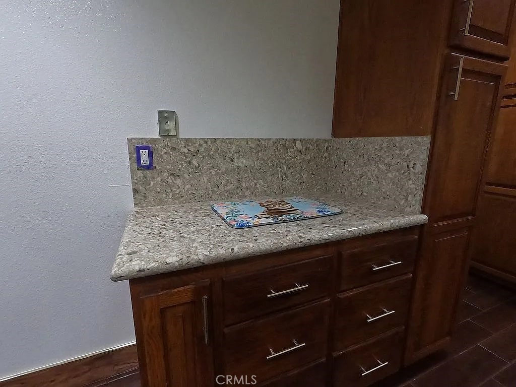 https://media.crmls.org/medias/4b8b0c50-53cd-4fb5-b904-86845999c919.jpg?preset=X-Large