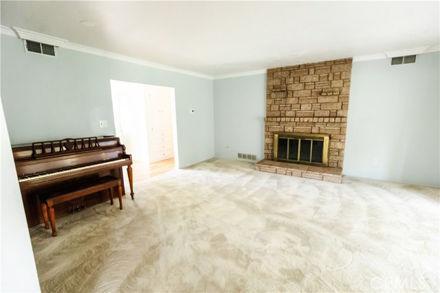3915 Dwight Way, San Bernardino CA: https://media.crmls.org/medias/4b8b40ed-60f4-4fbe-a13e-62c12191b1ef.jpg